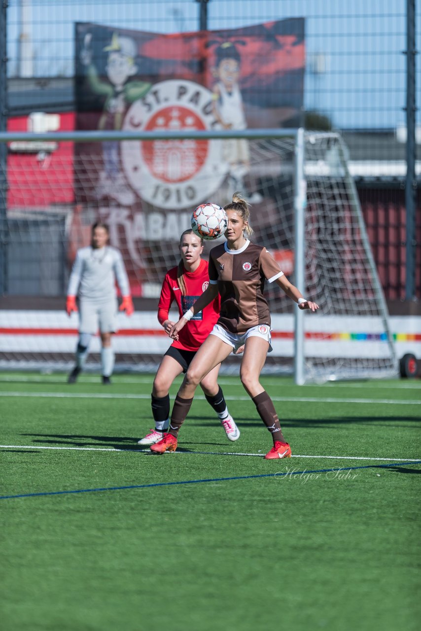 Bild 191 - wBJ FC St. Pauli - Eimsbuetteler TV : Ergebnis: 3:4